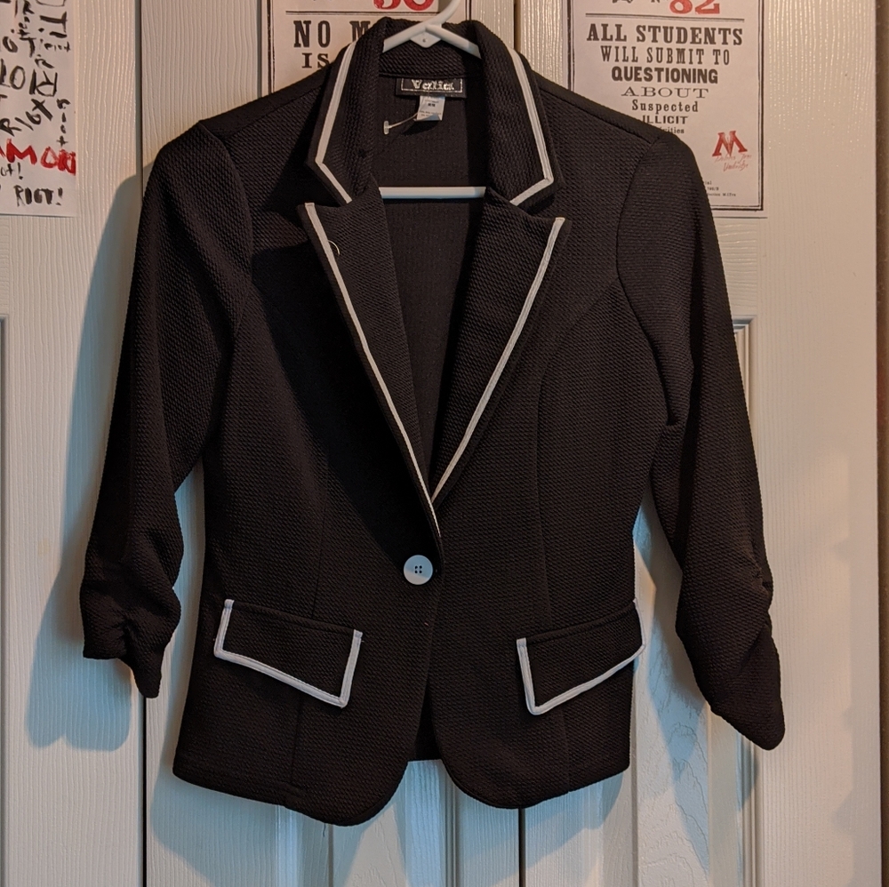 🐧NWOT Black with White Line Blazer